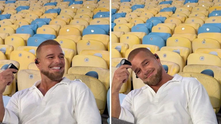 Ricky Martin posa na arquibancada do Maracanã antes de show
