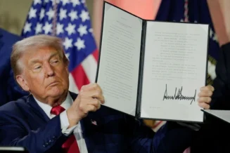 Trump abre enquete para mudar o nome 