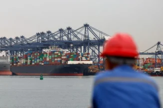 Incêndio em navio de carga deixa 20 mortos na China