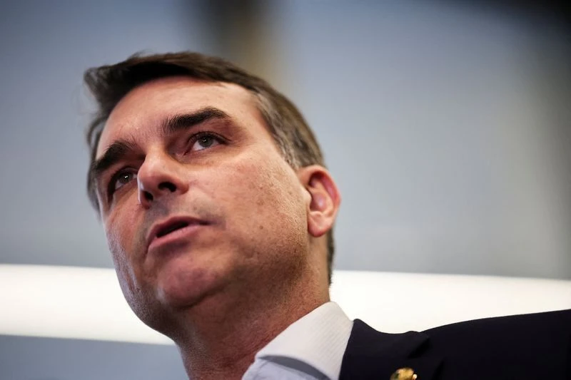 Flávio vê 