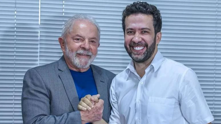 André Janones é internado às pressas na UTI após debate na Band