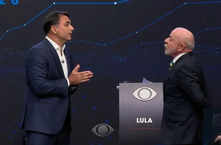 Flávio pergunta sobre voto de presidiários; Lula responde: “Até do seu pai”