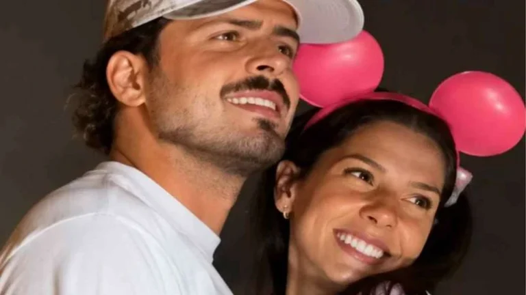 Novo casal? Após rumores de romance, Ana Castela e Jon Vlogs surgem juntos na Disney