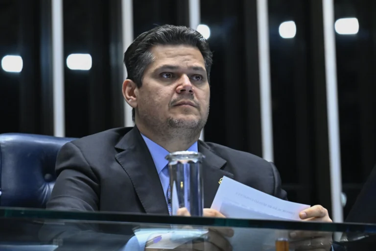 Davi Alcolumbre pede humildade a Lula e diz que é preciso “unir o país”