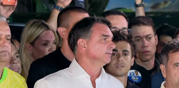 Flávio diz que vai pedir cassação da chapa de Lula por abuso de poder