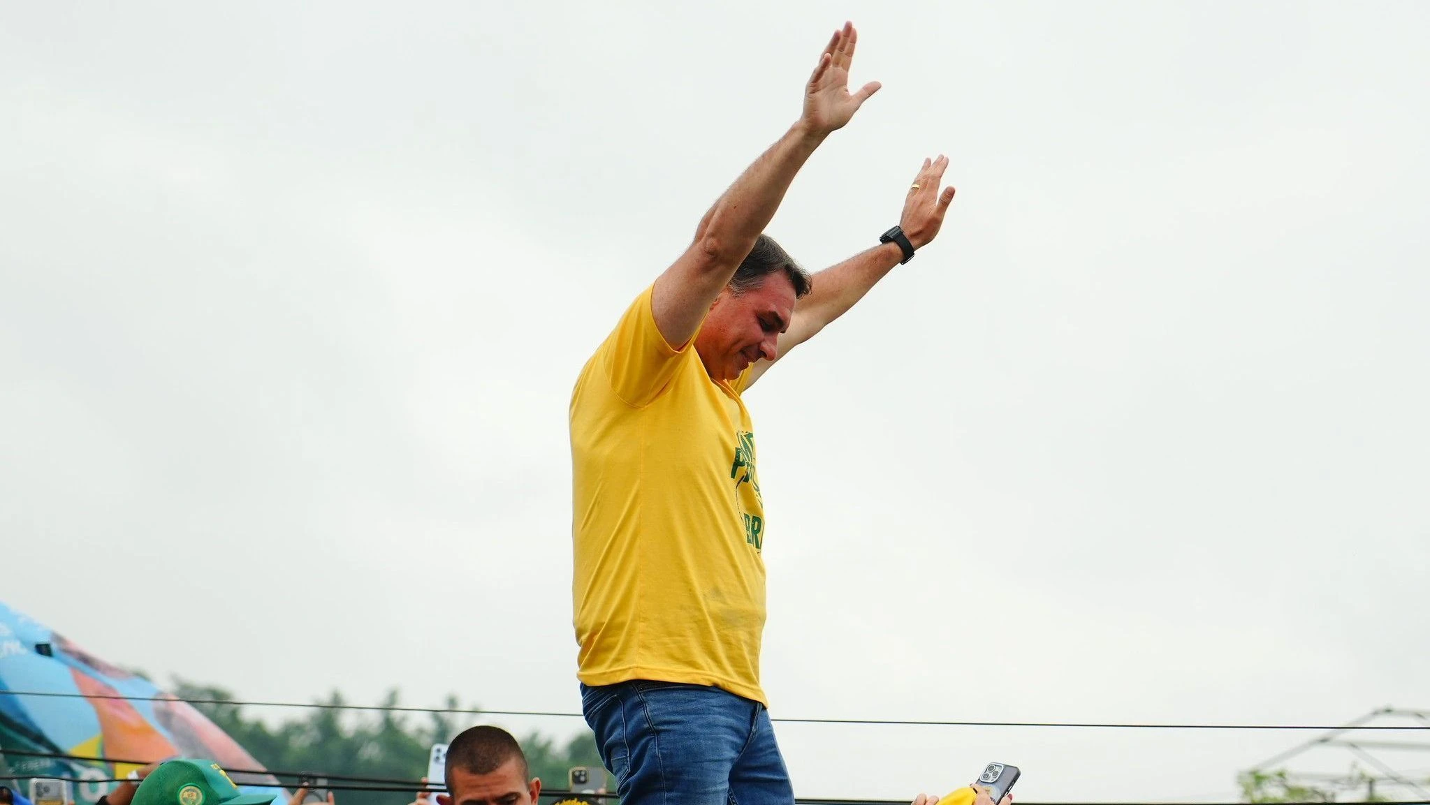 Podemos deve anunciar apoio a Flávio Bolsonaro nesta quinta