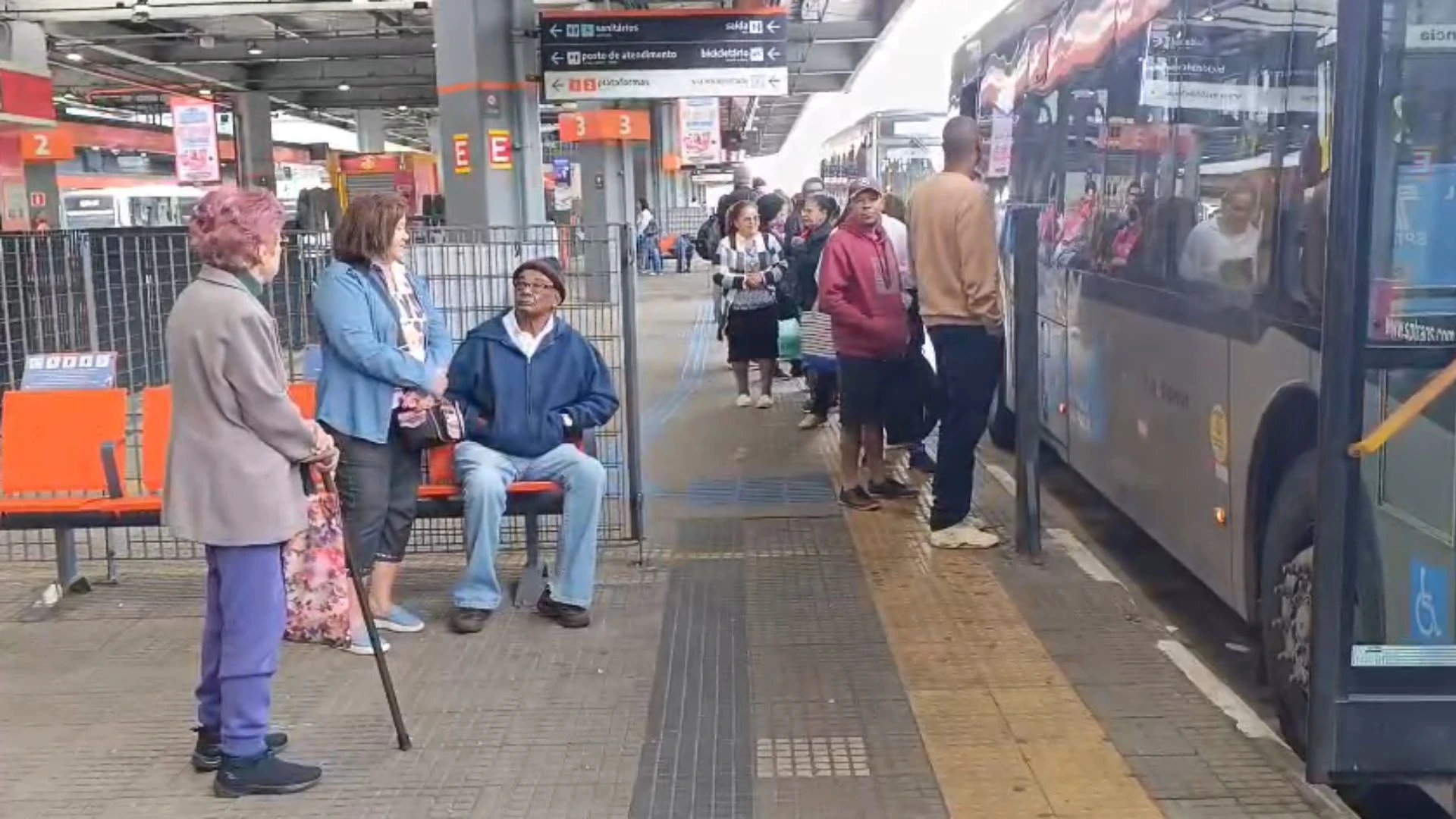 Motoristas de ônibus ameaçam nova greve após demissão por justa causa em SP