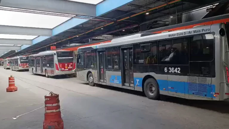Após anúncio de paralisação, SPTrans diz que ônibus circulam normalmente
