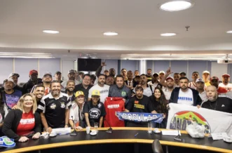 Boulos recebe carta com demandas de torcidas organizadas após fim das bets