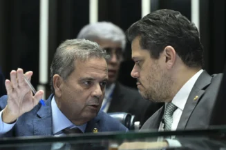 Oposição articula chapa única contra Alcolumbre para comandar Senado
