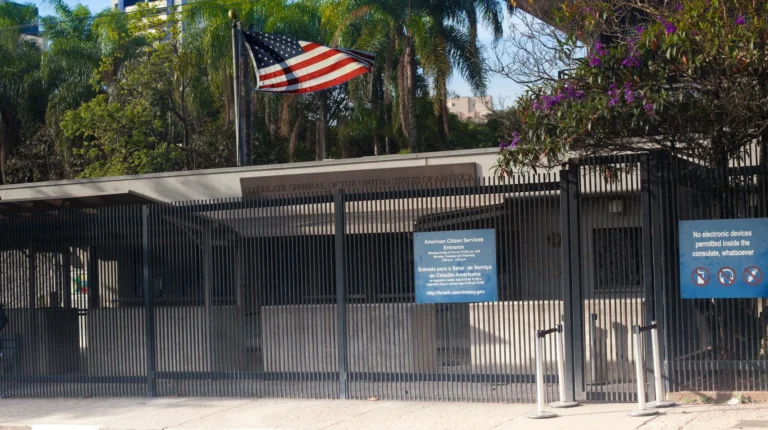 EUA fecham consulados: veja o que fazer se você precisa do visto americano