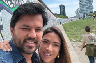Patrícia Abravanel aparece sem aliança e levanta suspeitas de separação de Fábio Faria