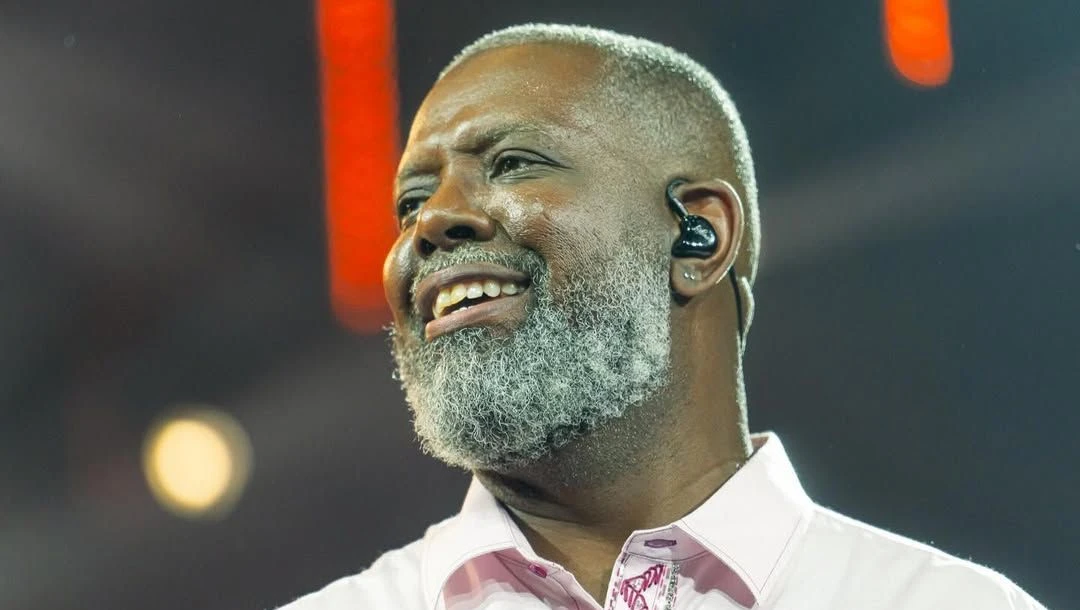 Péricles explora gêneros em disco 