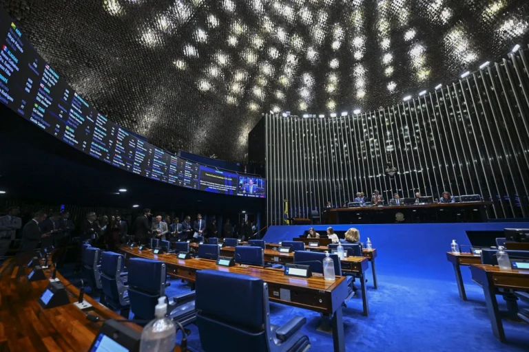 Senado tem hoje segunda sessão de debate sobre fim da escala 6×1