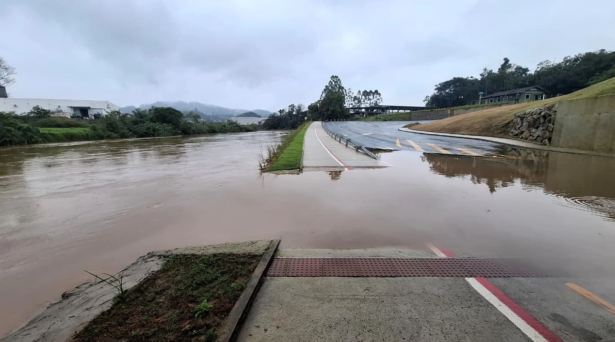 Santa Catarina construirá barragem para conter cheias no estado