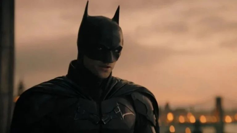 Robert Pattinson comenta pausa na produção de “Batman 2”: “Vamos resolver”