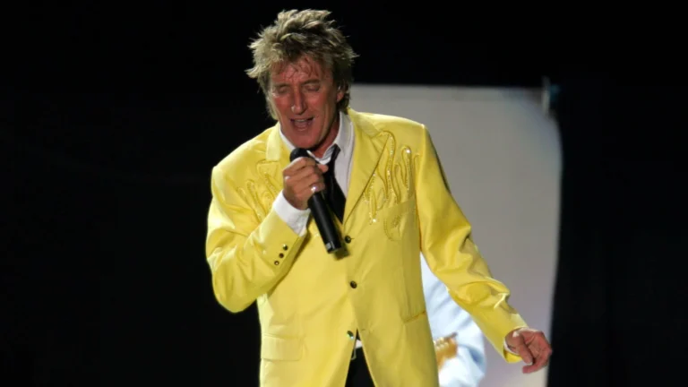 Rod Stewart atualiza estado de saúde após procedimento cardíaco