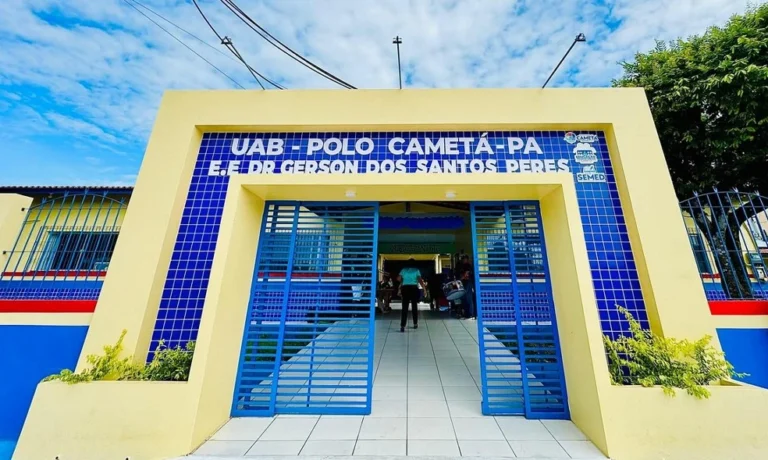 Estudantes protestam em Cametá após professora ser esfaqueada por aluna dentro de sala de aula