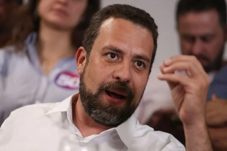 Boulos: Quem defende que Lula faça ajuste fiscal não entendeu eleição